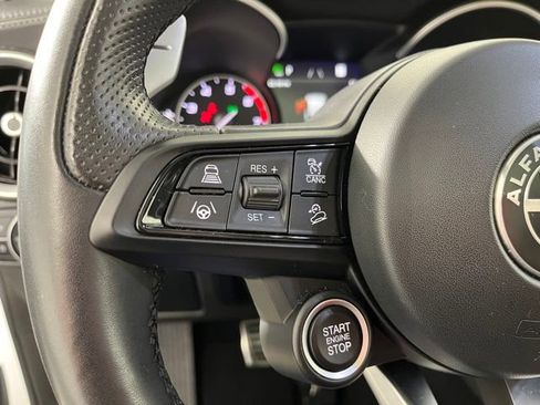 Used 2023 Alfa Romeo Stelvio Veloce image 18