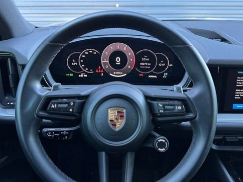 Certified 2025 Porsche Cayenne image 19