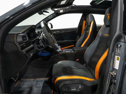 Used 2024 Lamborghini Urus Performante AWD/4WD image 42