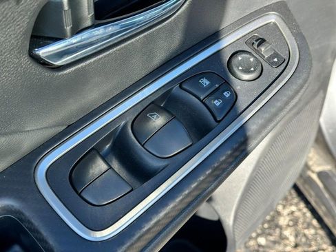 New 2025 Nissan Versa SR image 9