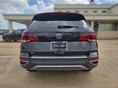 Used 2022 Volkswagen Taos SE FWD image 6