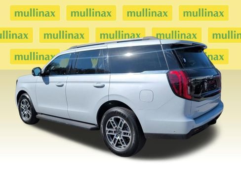 Used 2025 Ford Expedition Active image 2