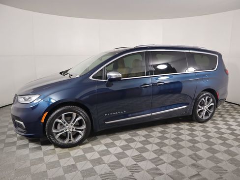 Used 2022 Chrysler Pacifica Pinnacle image 8