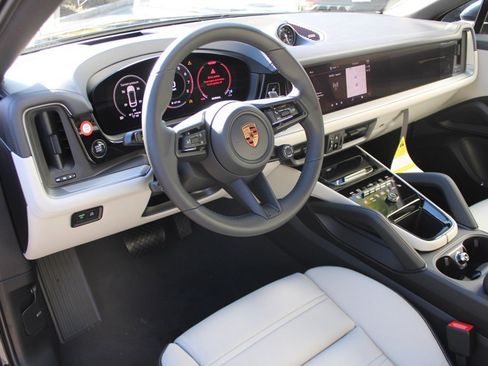New 2026 Porsche Cayenne image 4