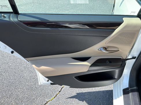 Certified 2021 Lexus ES 350 w/ Premium Package FWD image 17