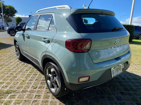 Used 2025 Hyundai Venue FWD image 23