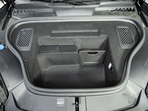 New 2026 Porsche Macan GTS Electric image 36