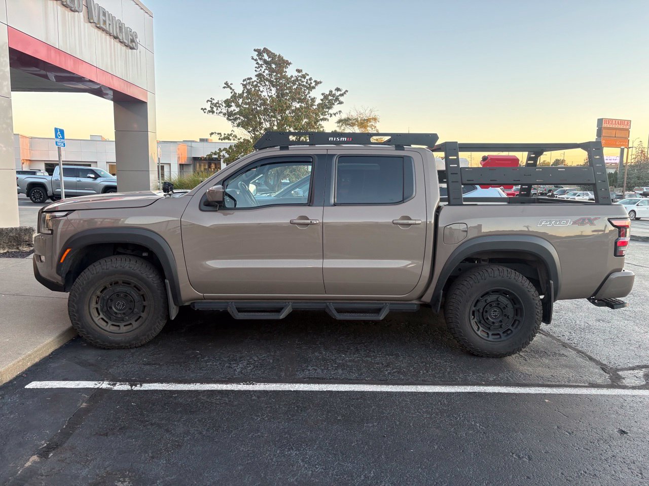 Used 2024 Nissan Frontier PRO-4X w/ Pro Convenience Package AWD/4WD image 3