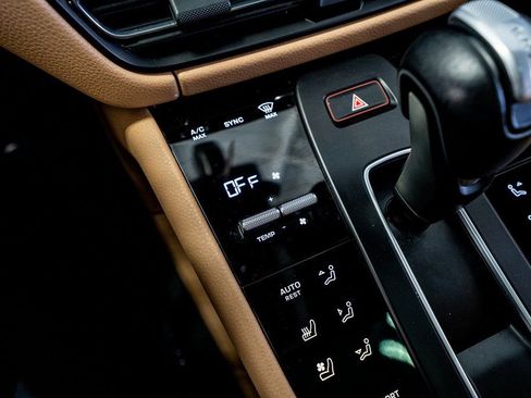 Used 2023 Porsche Macan image 46