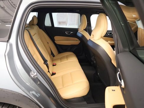 Used 2020 Volvo V60 T5 Cross Country w/ Protection Package Premier image 33