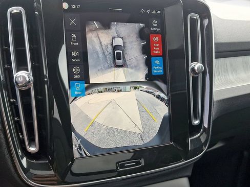 Certified 2026 Volvo XC40 B5 Plus AWD/4WD image 21
