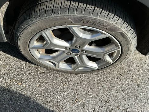 Used 2019 Ford Escape Titanium image 9