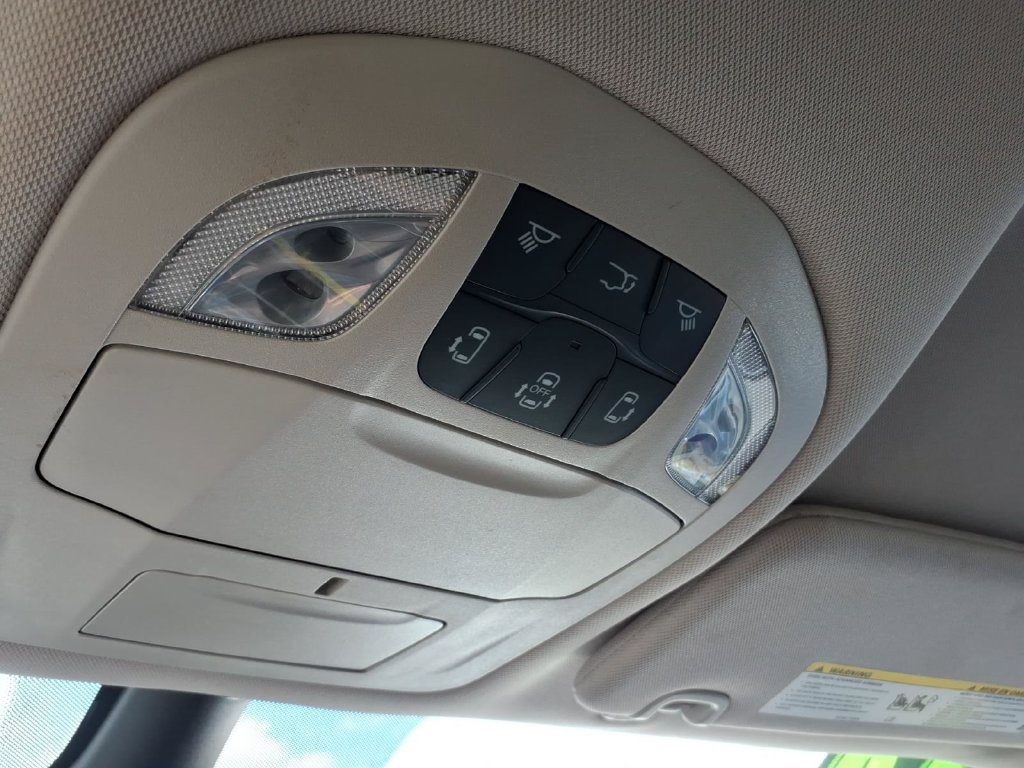 Used 2024 Chrysler Pacifica Touring-L FWD image 27