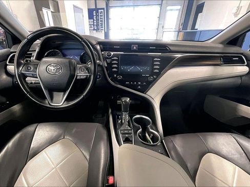 Used 2019 Toyota Camry XLE FWD image 21