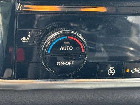 Used 2021 Nissan Rogue SV w/ Premium Package image 12