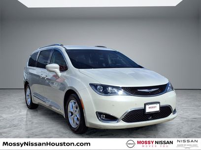 Used 2020 Chrysler Pacifica Touring-L Plus w/ Tire & Wheel Group