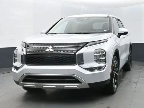 Used 2024 Mitsubishi Outlander FWD image 1
