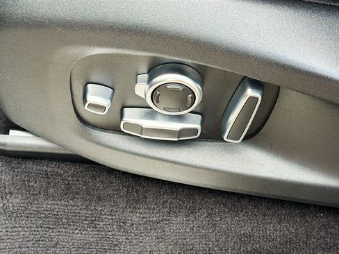 Used 2022 Land Rover Range Rover Sport SVR image 25