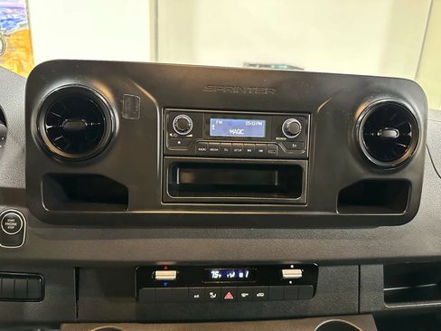 Used 2019 Mercedes-Benz Sprinter 4x4 170 image 40