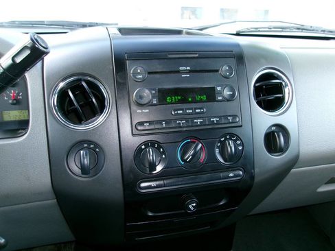 Used 2006 Ford F150 XLT image 16