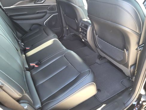 New 2025 Jeep Grand Cherokee Limited image 11