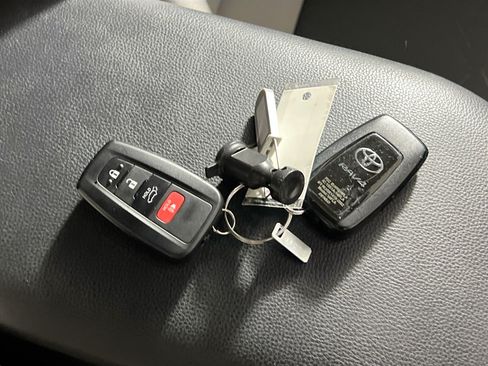Used 2025 Toyota RAV4 XLE w/ Convenience Package FWD image 36