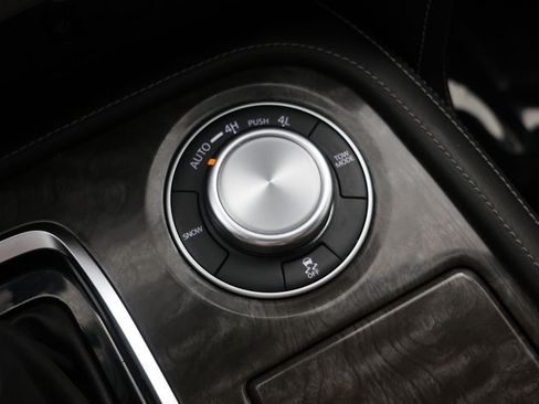 Used 2023 Nissan Armada Platinum AWD/4WD image 32