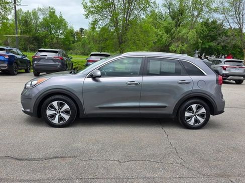 Used 2017 Kia Niro EX FWD image 5