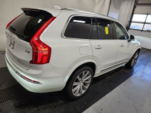 Used 2023 Volvo XC90 B6 Plus image 4