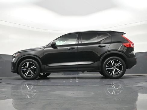 Used 2023 Volvo XC40 B4 Core FWD image 27