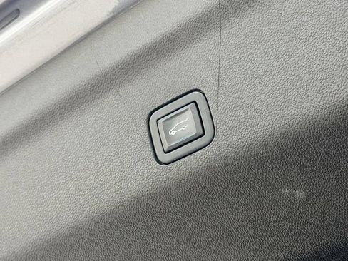 Used 2022 Chevrolet Suburban RST w/ Luxury Package RWD image 19