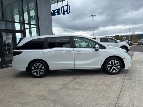 New 2026 Honda Odyssey EX-L image 4