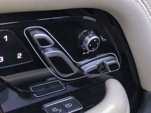 Used 2019 Land Rover Range Rover HSE image 19