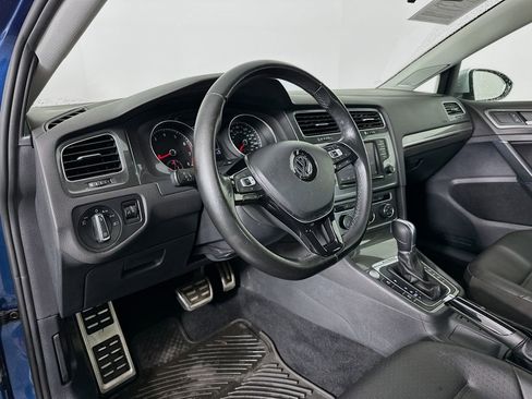 Used 2017 Volkswagen Golf Alltrack S image 10