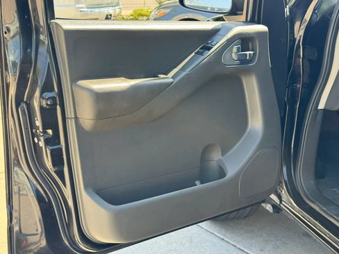 Used 2011 Nissan Frontier SV RWD image 10