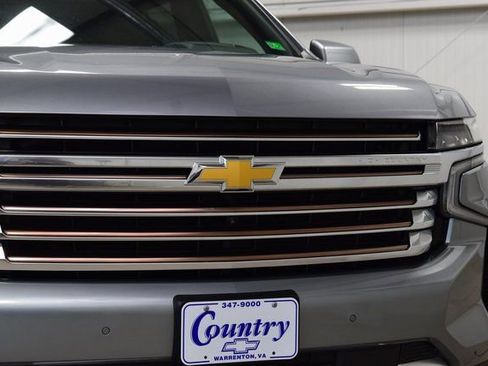 Used 2024 Chevrolet Suburban High Country image 11