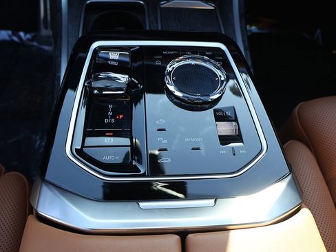 Used 2023 BMW 740i image 55