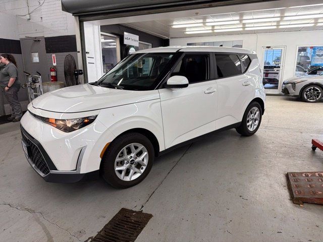 Certified 2024 Kia Soul LX w/ Option Group 015 FWD image 1