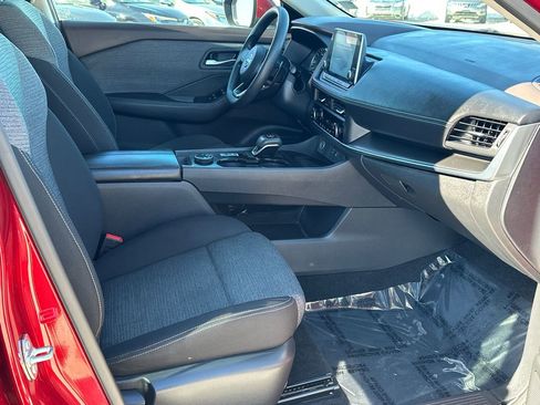 Used 2023 Nissan Rogue SV image 11