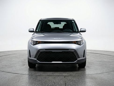 Used 2025 Kia Soul LX w/ LX Technology Package image 2