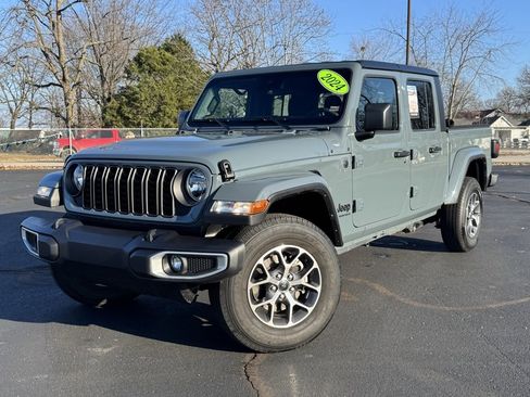 Used 2024 Jeep Gladiator Sport image 28