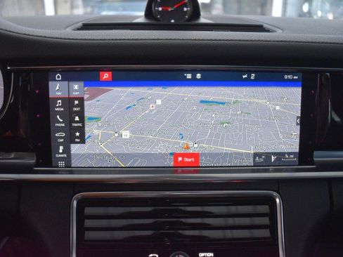 Used 2020 Porsche Panamera image 18