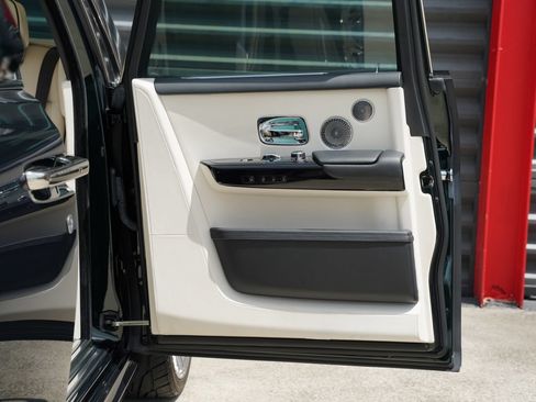 Used 2022 Rolls-Royce Phantom Sedan RWD image 15