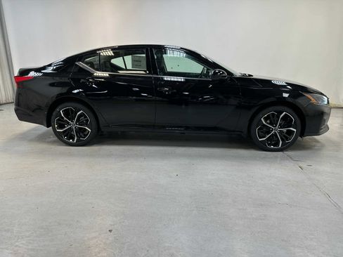 New 2025 Nissan Altima 2.5 SR image 8