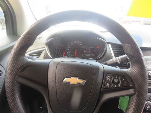 Used 2017 Chevrolet Trax LS AWD/4WD image 11