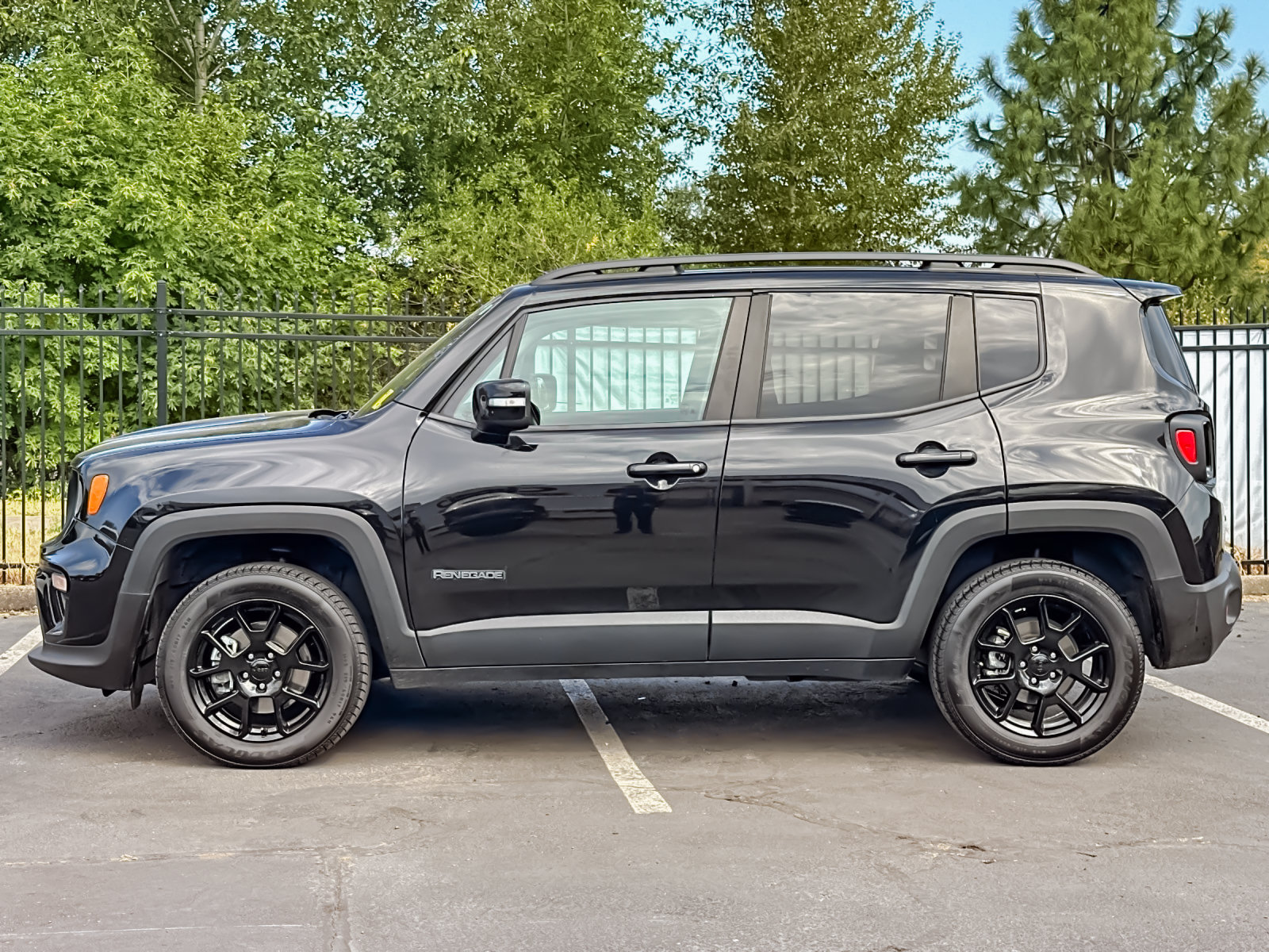 Used 2020 Jeep Renegade Altitude AWD/4WD image 6