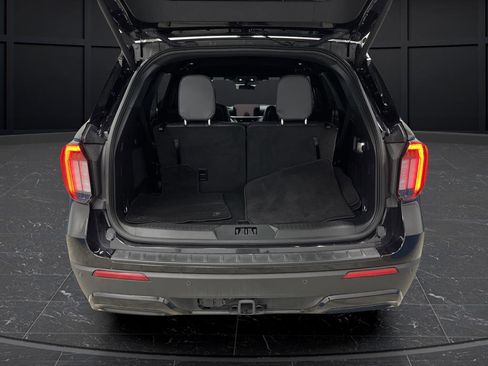 Used 2025 Ford Explorer ST-Line image 14
