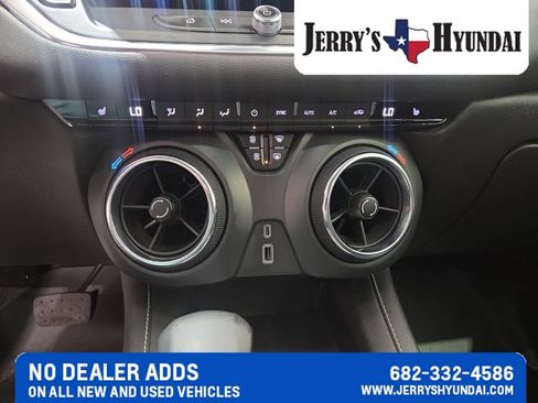 Used 2025 Chevrolet Blazer LT w/ LPO, Black Grille Bar Package FWD image 12