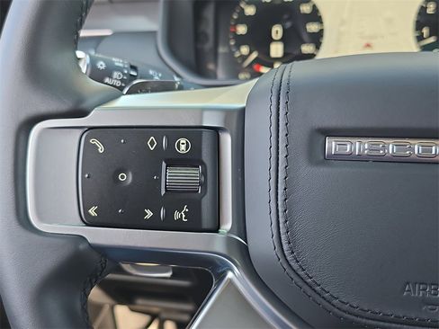 Certified 2025 Land Rover Discovery Metropolitan Edition image 19