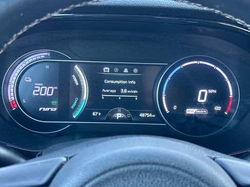 Used 2022 Kia Niro EX image 30